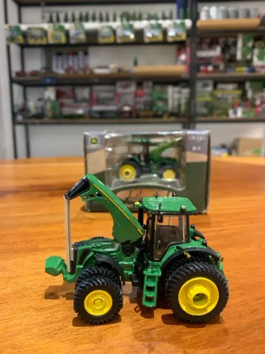 Miniatura John Deere 8530 Authentics 1/64 
