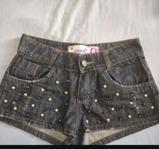 Short Jeans com pedrarias