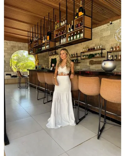 Conjunto cropped e saia wish off white M novo R$ 400,00