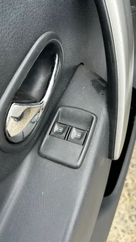 Botão de Vidro Elétrico Renault Sandero 18/19