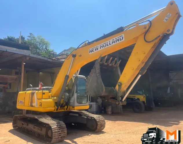 Escavadeira New Holland ano 2015 com apenas 8 Mil horas