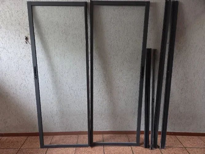 Porta de alumínio e vidro de correr 2 folhas 0,80m x 2,15m