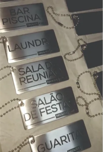 Chaveiro personalizado em aço inox gravação baixo relevo
