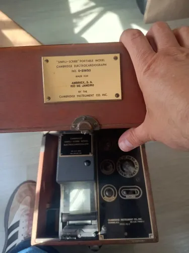 Antigo Eletrocardiograma 