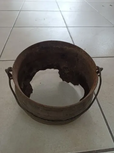 Antigo caldeirão pra decorar jardim plantar flor