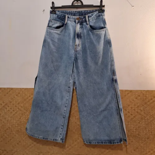 Calça Jeans Wide Leg com Fenda Lateral