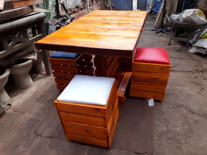 Conjunto Mesa e Bancos