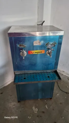 Bebedouro industrial  no plástico 