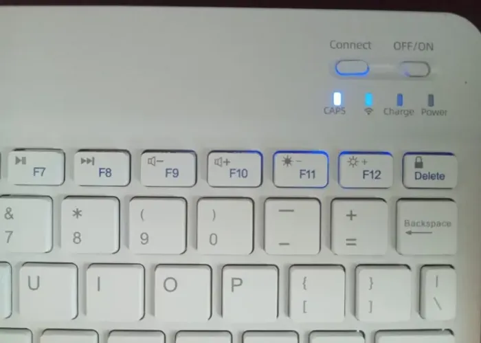 Produto novo-Teclado ultra fino Recarregável e Mouse-Bluetooth-Cor Branco-padrão americano