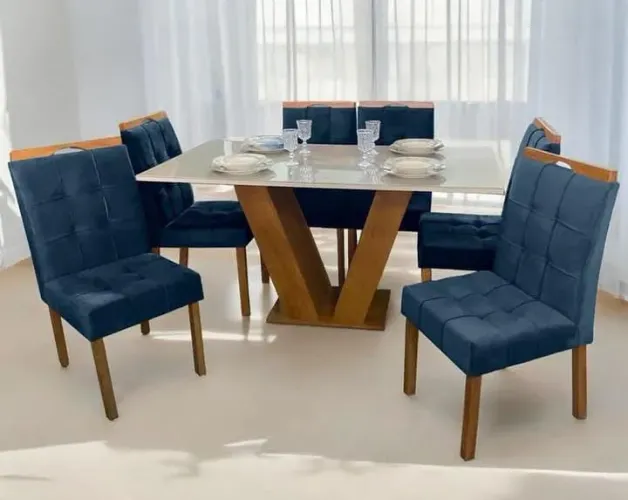 Mesa com 6 cadeiras tampo com vidro e cadeiras em madeira maciça!!