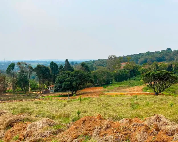 Lote em Ibiúna 500m² em condomínio com trilha, lago e segurança