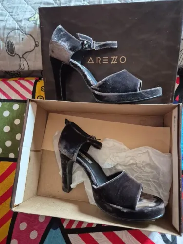 SANDÁLIA AREZZO SALTO ALTO DE VELUDO - FESTA