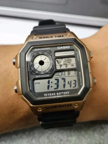 Relógio Casio AE1200WH-5AV hora mundial cronógrafo 5 alarmes 10 anos bateria 