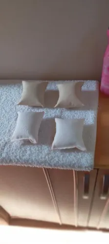 ALMOFADINHA PARA RELÓGIOS EM COURO, TECIDO E CETIM PARA EXPOSIÇÃO.