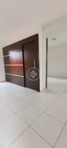 Casa em condomínio fechado com 3 quartos, sendo 2 suítes, banheiro social, sala de estar e
