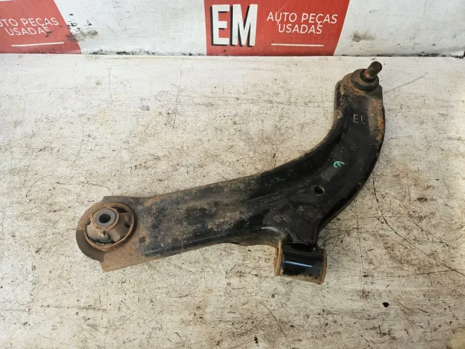 Bandeja da suspensão nissan livina tiida 