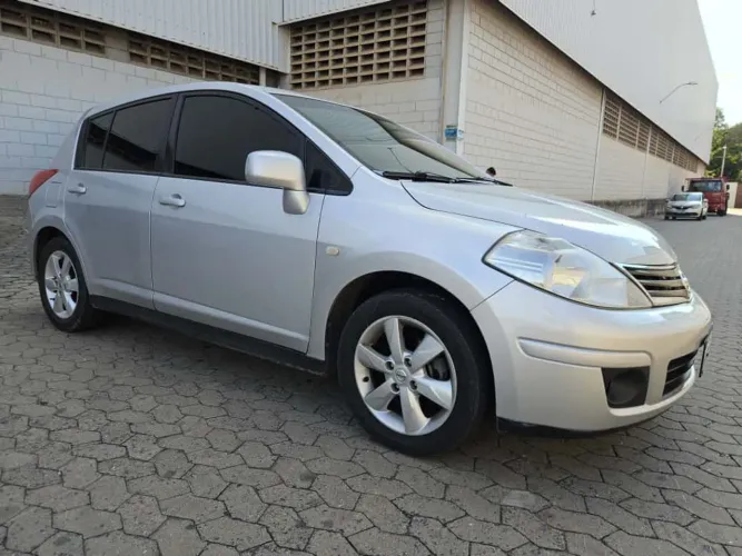 Nissan Tiida SL 1.8/1.8 Flex 16V Mec. 2011