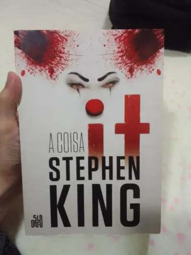 Livro IT - A Coisa de Stephen King.