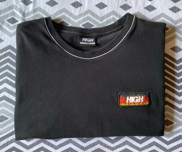 Camiseta High preta