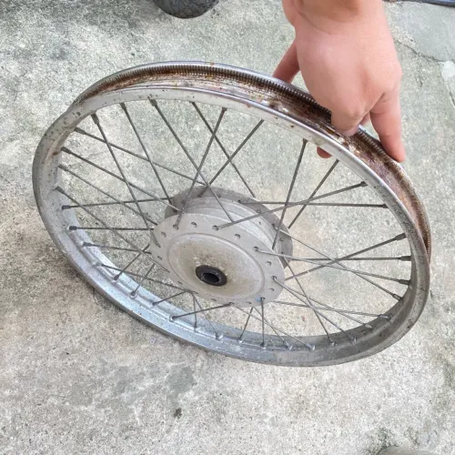 RODA TRASEIRA POP110 ou BIZ + AMORTECEDOR CORTADO.