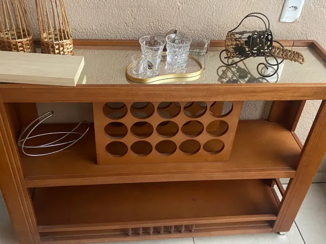 ?Aparador de mesa com adega LUXO ?