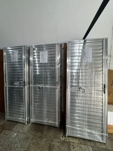 Portas de alumínio veneziana 60cm, 70cm ou 80cm - Direto da Fábrica!