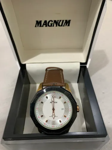 Relógio Magnum