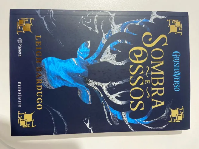 Sombra e Ossos - Leigh Bardugo