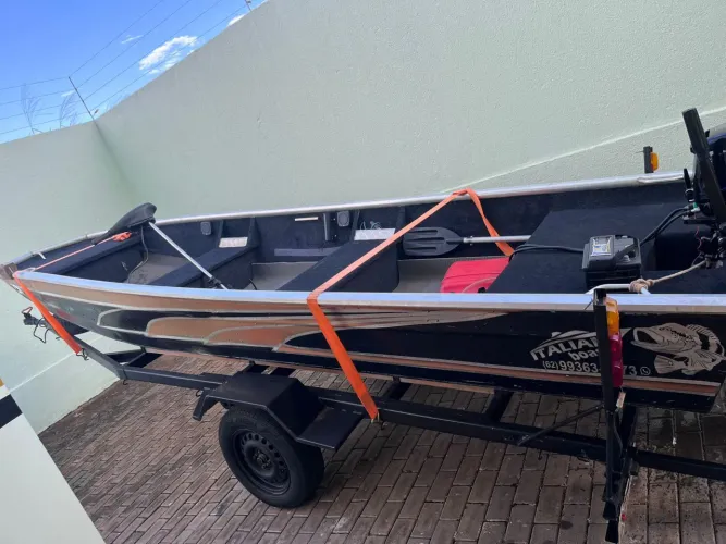 Barco de Pesca - motor 30hp