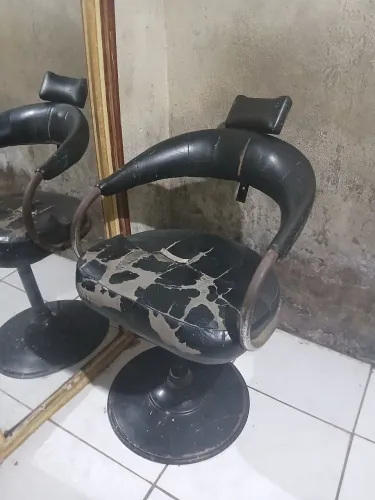 Cadeira de barbeiro usada