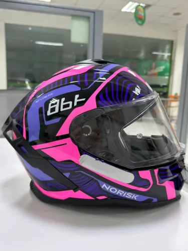 Capacete extremamente novo 