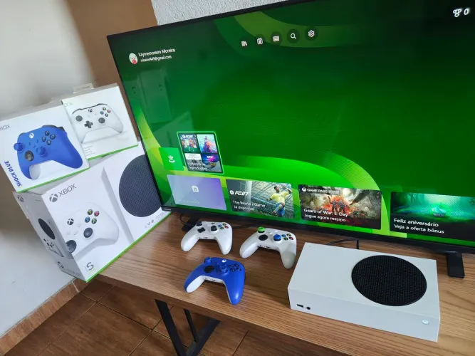 X box Series S Com 3 controles ( 2 controles originais) funcionando 100%