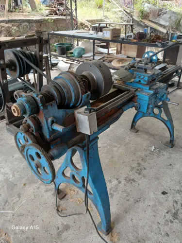 Vendo torno mecanico de 1mt entre pontas 8.000.00
