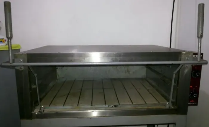 Vende-se um forno elétrico de lastro guilhotina com pedras - Fbe 900 - Tedesco