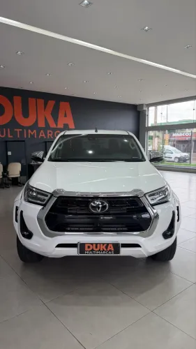 Toyota Hilux CD SRX Plus 4X4 2.8 TDI Die. Aut. 2024