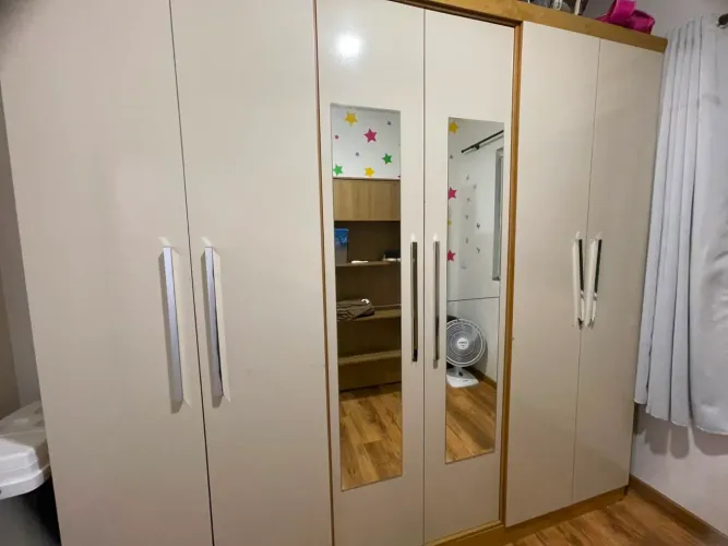 Guarda roupa 6 portas com Espelho