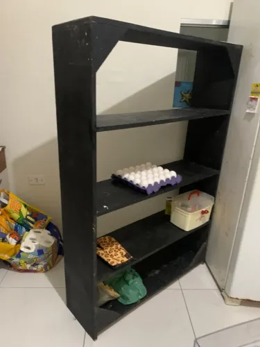 Estante em madeira usada