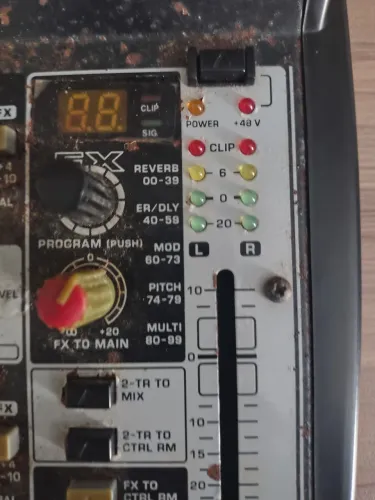 Vendo som profissional para música ao vivo por 650 reai