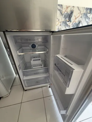 Geladeira seminova,bem conservada 