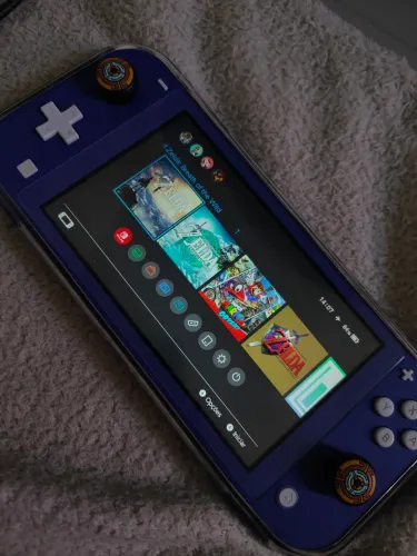 Nintendo switch Lite Desbloqueado cheio de jogos/cartão 256gb.