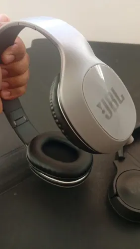 2 Fones Bluetooth funcionando perfeitamente