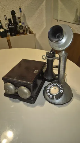 Telefone de Castiçal Antigo com caixa de campainha. TODO ORIGINAL. Raridade