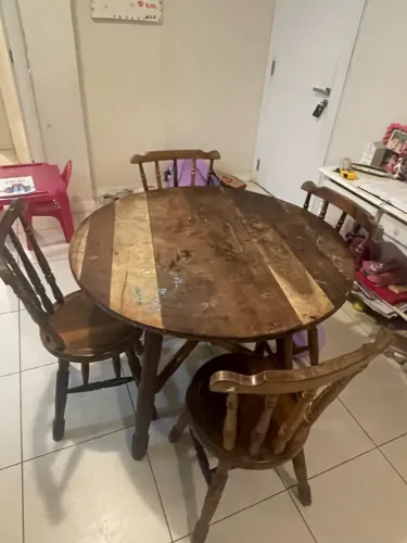 Busco profissional que reforme mesa de madeira