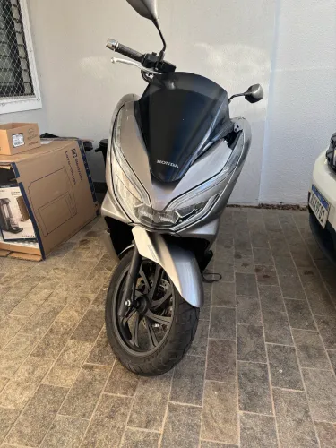 HONDA PCX - APENAS 2.857 KM - IMPECÁVEL - BAIXÍSSIMA KM