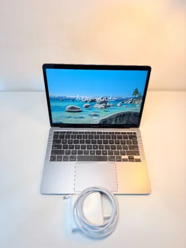Macbook Air M1 2020 8GB RAM 256GB SSD UR0321