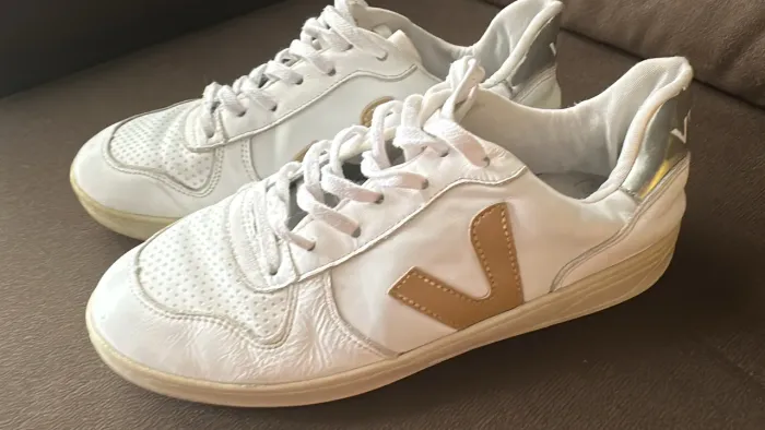 Tênis VERT NÚMERO 38 feminino R$50,00