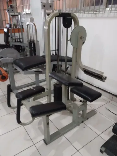 Máquina de Glúteo 4 apoios