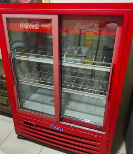 Geladeira expositora da Coca Cola