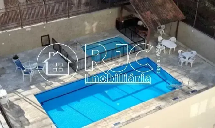 Rua Marechal Marques Porto , juntinho a Prça Afonso Pena (metrô)