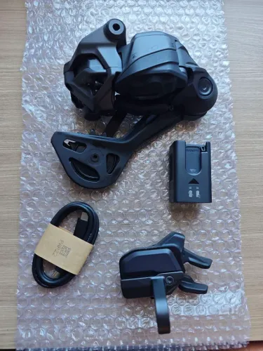 Câmbio e passador eletrônico Shimano Deore M6250